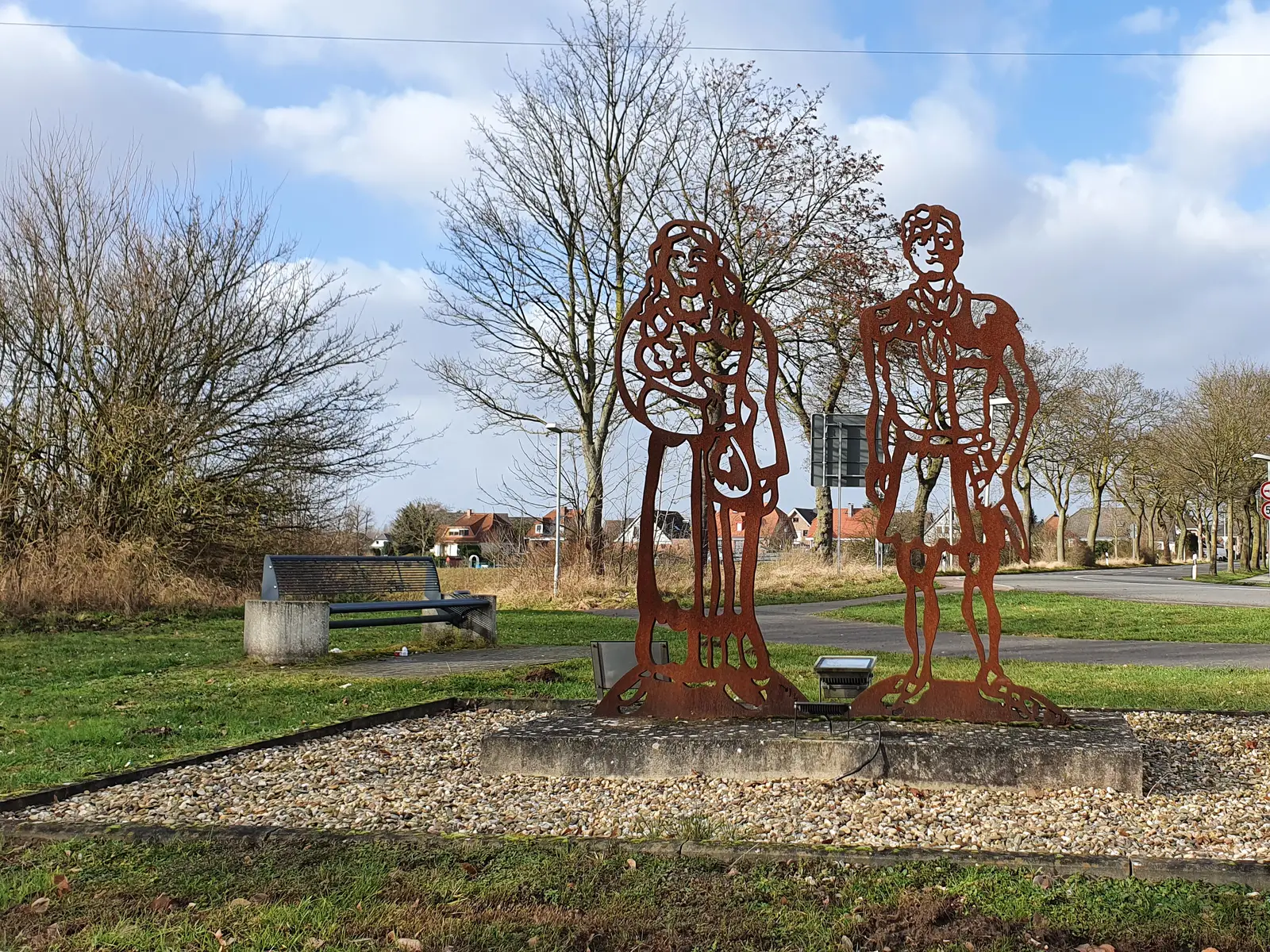 Ortseingang mit Legionär und Frankenfrau Gelduba Metallfiguren Ortseingang mit Legionär und Frankenfrau